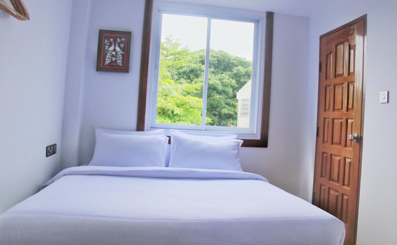 The Lodge Yangon Poshtel Exteriör bild