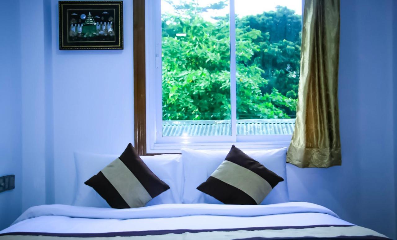 The Lodge Yangon Poshtel Exteriör bild