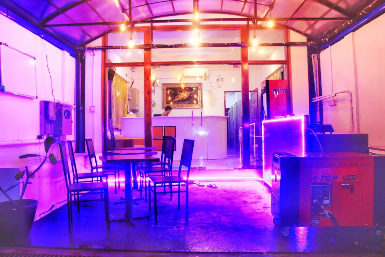 The Lodge Yangon Poshtel Exteriör bild