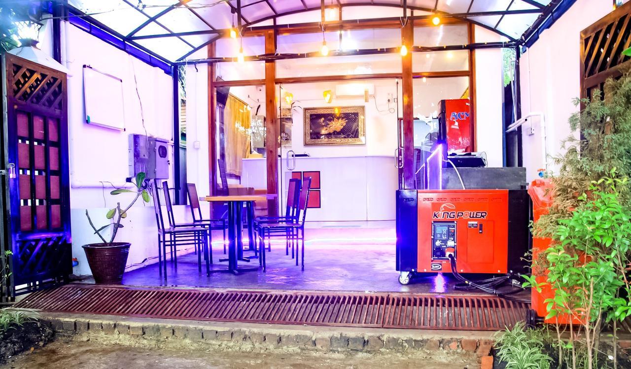 The Lodge Yangon Poshtel Exteriör bild