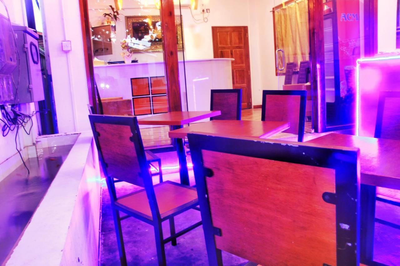 The Lodge Yangon Poshtel Exteriör bild