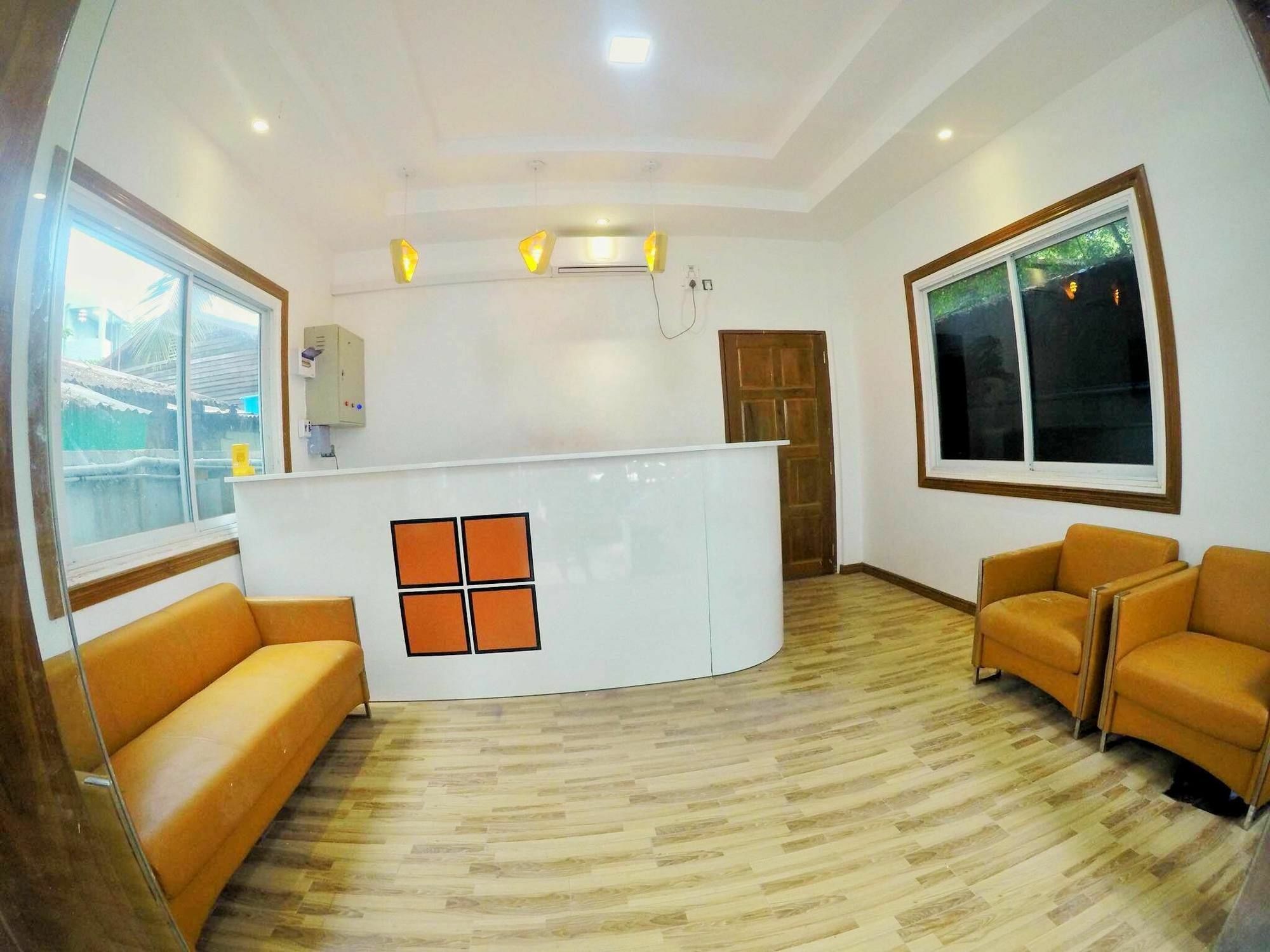 The Lodge Yangon Poshtel Exteriör bild