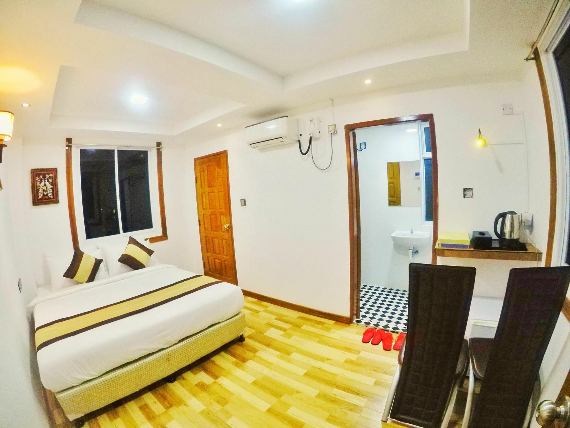 The Lodge Yangon Poshtel Exteriör bild