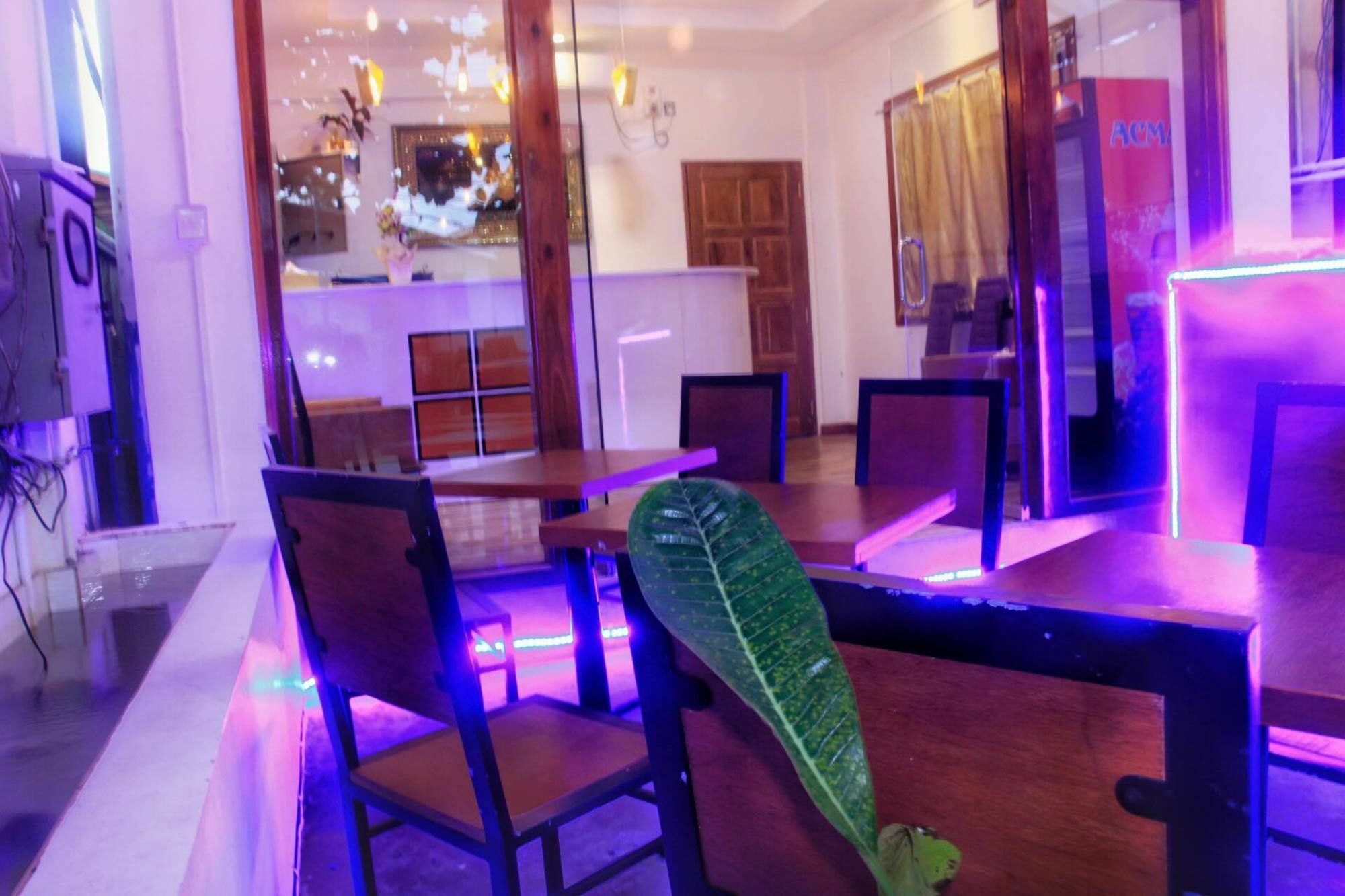 The Lodge Yangon Poshtel Exteriör bild